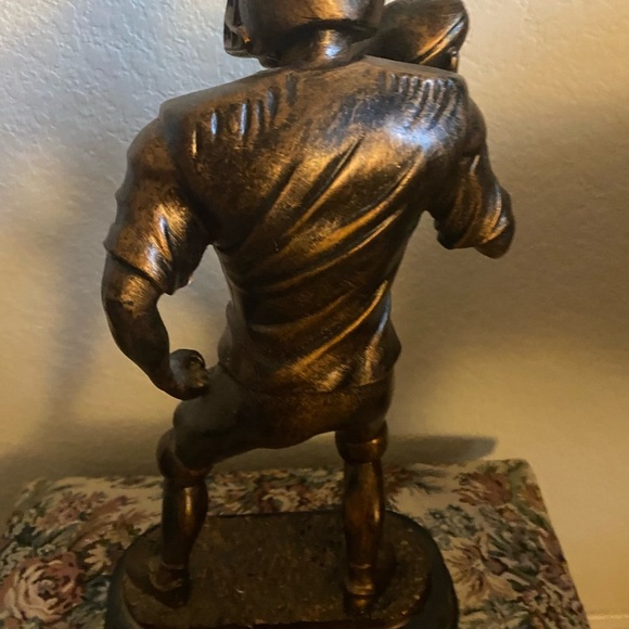 Bronze 17” Football Player Quarterback Decor Man Cave Sculpture On Textured Base - Picture 9 of 13